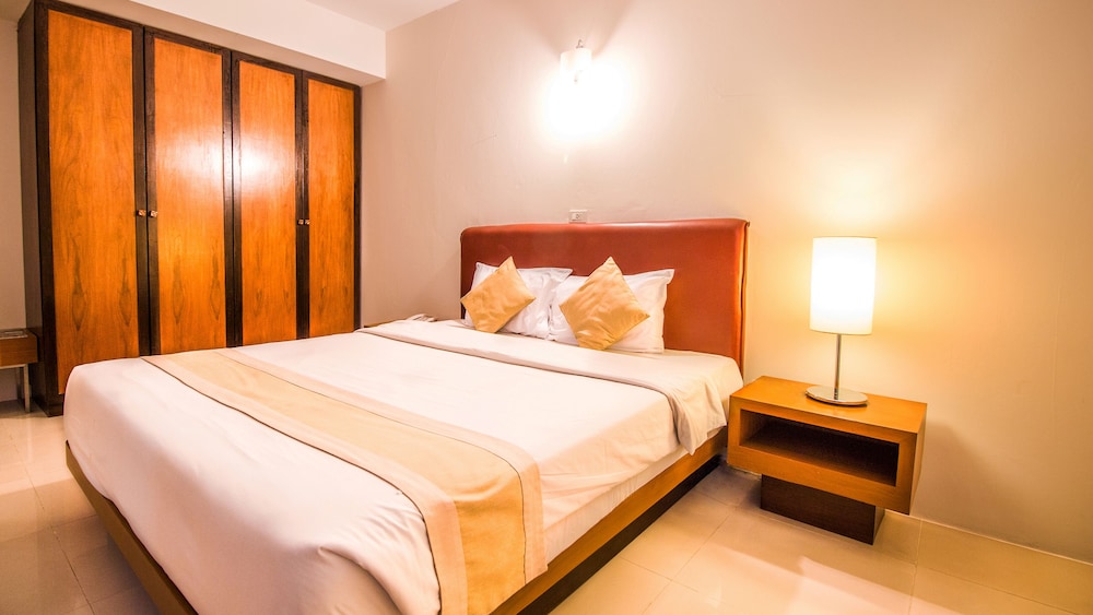 b2 premier hotel and resort