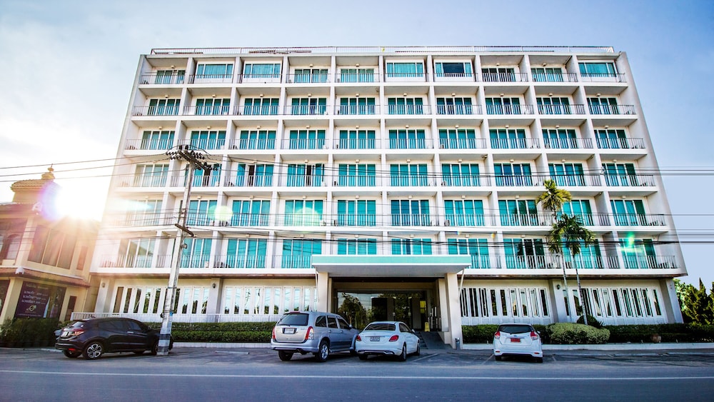 b2 premier hotel and resort