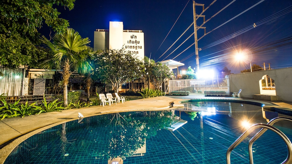 b2 premier hotel and resort