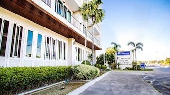 b2 premier hotel and resort