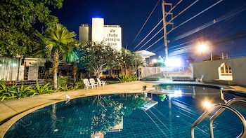 b2 premier hotel and resort