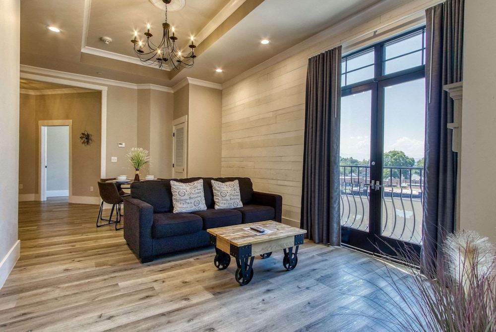 new hotel collection smoky mountains