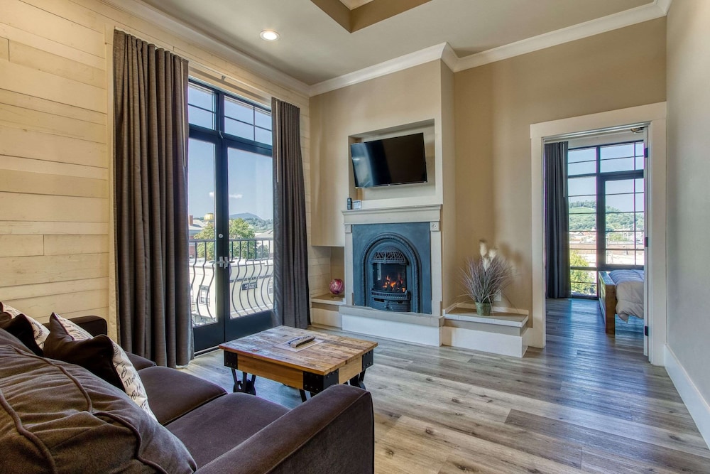 new hotel collection smoky mountains