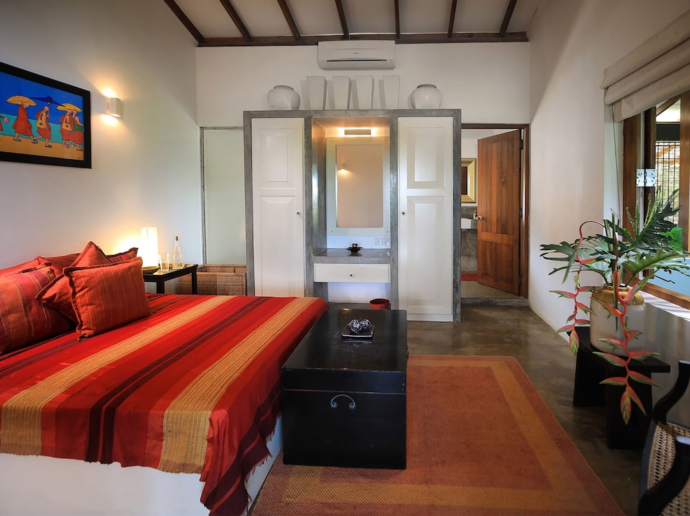 saffron and blue by elite havens