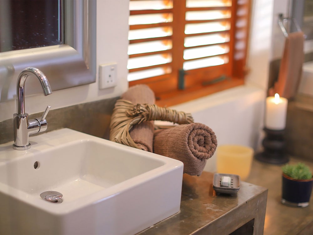 saffron and blue by elite havens