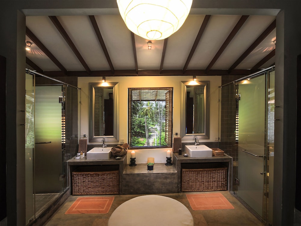 saffron and blue by elite havens