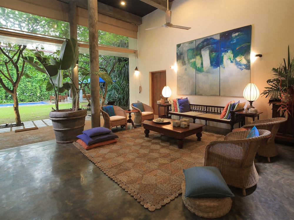 saffron and blue by elite havens