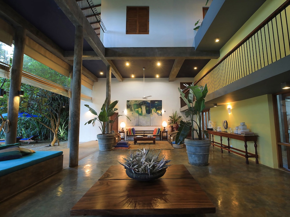 saffron and blue by elite havens