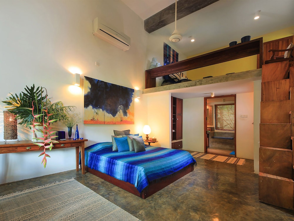 saffron and blue by elite havens