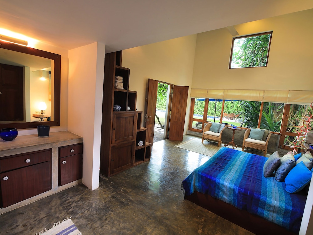 saffron and blue by elite havens