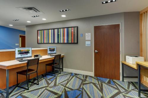 holiday inn express and suites troy by ihg