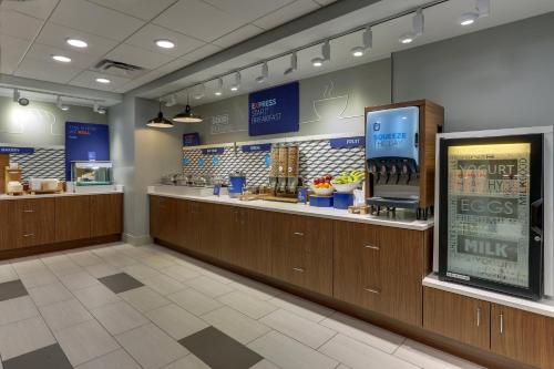 holiday inn express and suites troy by ihg