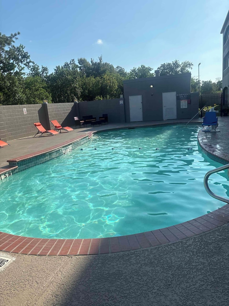 sonesta essential north houston