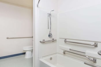 baymont inn and suites by wyndham anchorage airport