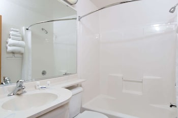 baymont inn and suites by wyndham anchorage airport