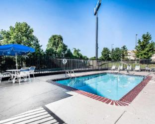 econo lodge inn and suites southeast