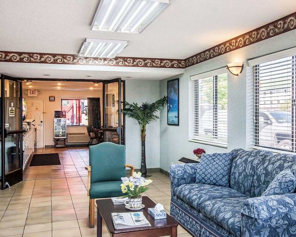 econo lodge inn and suites southeast