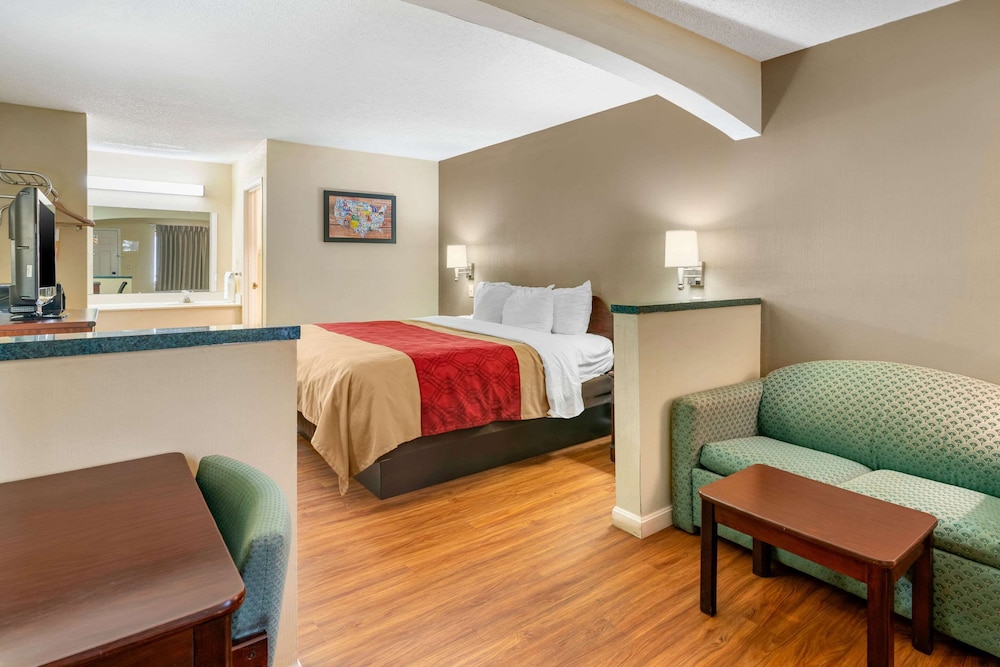 econo lodge inn and suites southeast