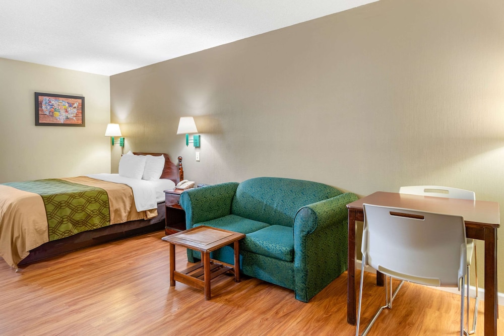 econo lodge inn and suites southeast