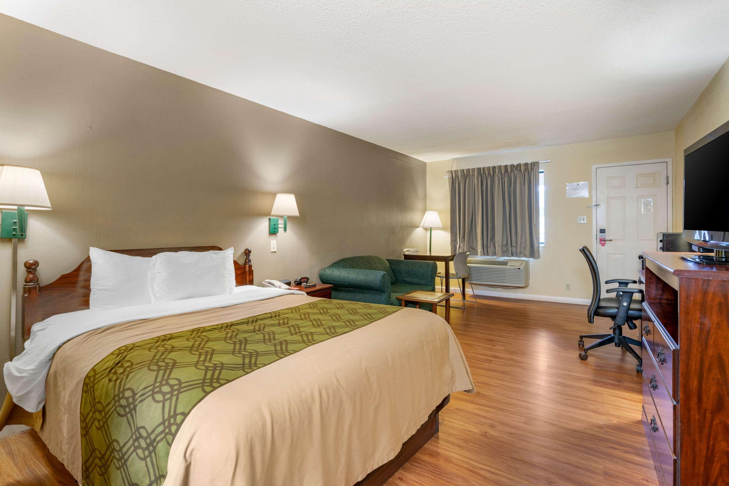 econo lodge inn and suites southeast