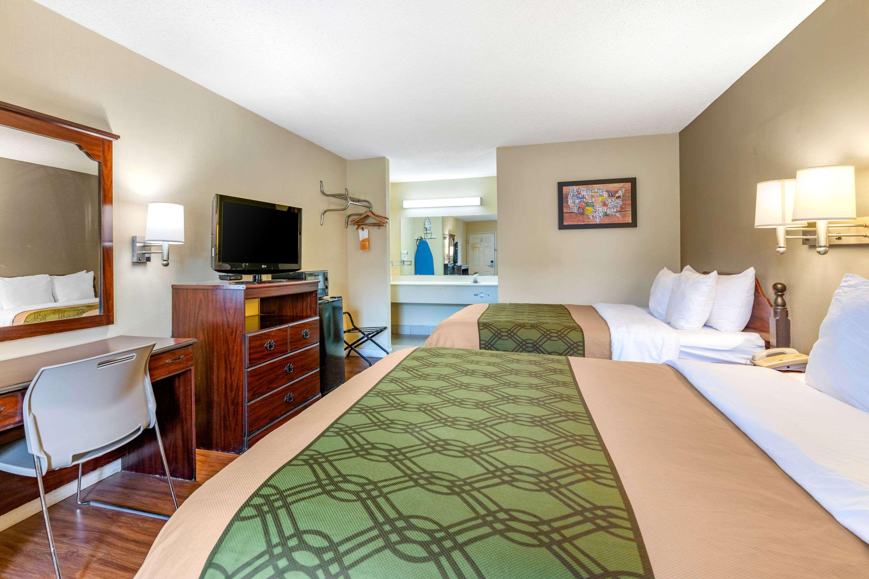 econo lodge inn and suites southeast