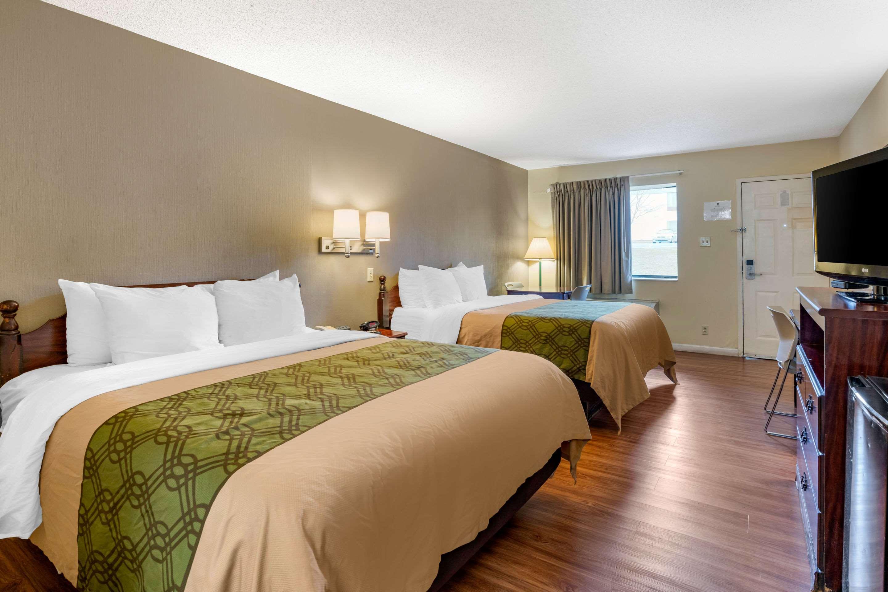 econo lodge inn and suites southeast