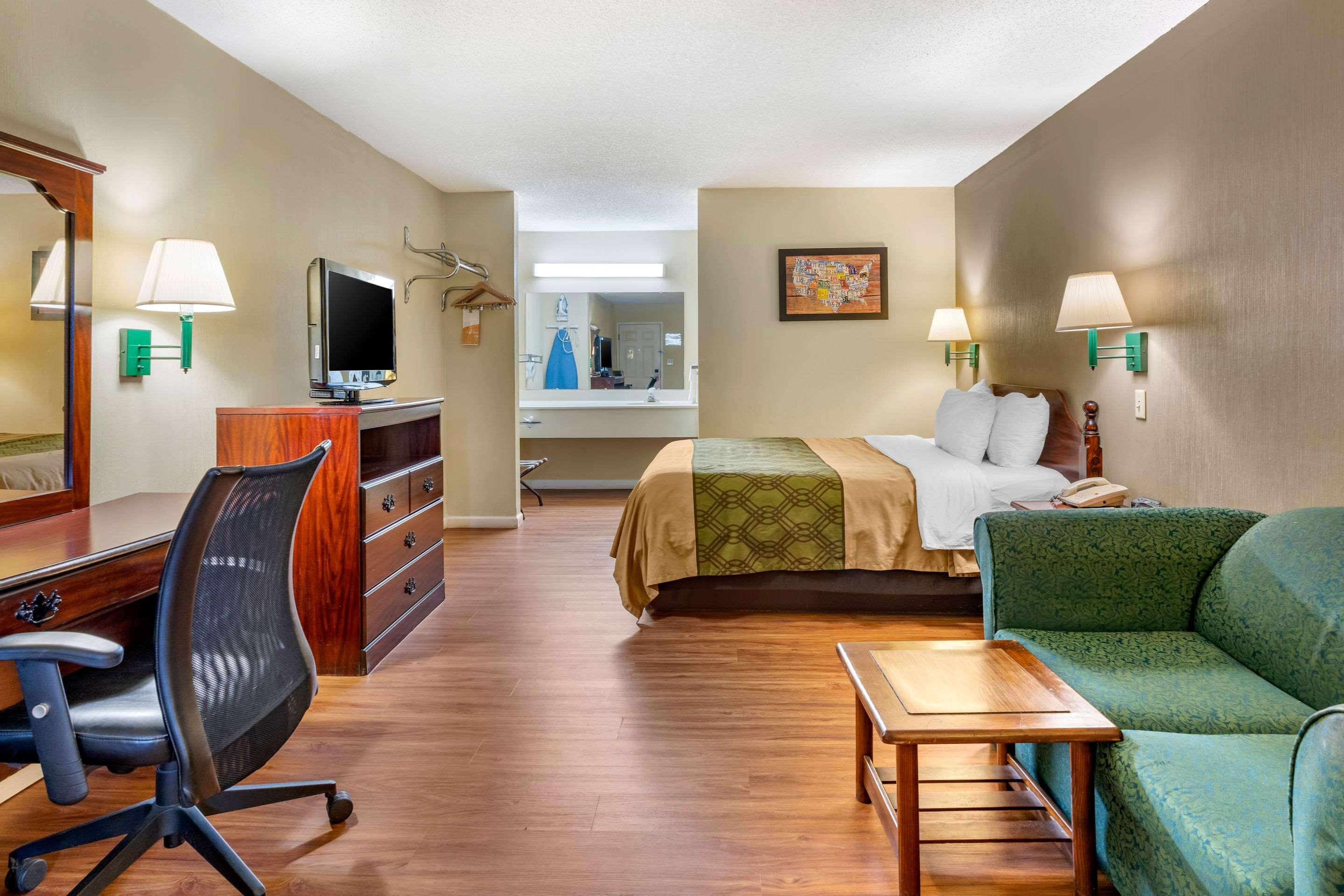 econo lodge inn and suites southeast