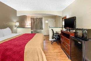 econo lodge inn and suites southeast