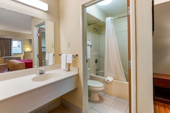 econo lodge inn and suites southeast