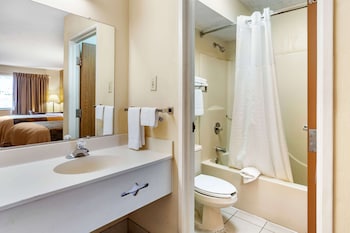 econo lodge inn and suites southeast