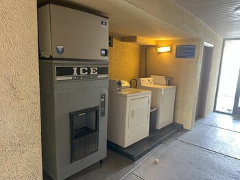 econo lodge inn and suites southeast