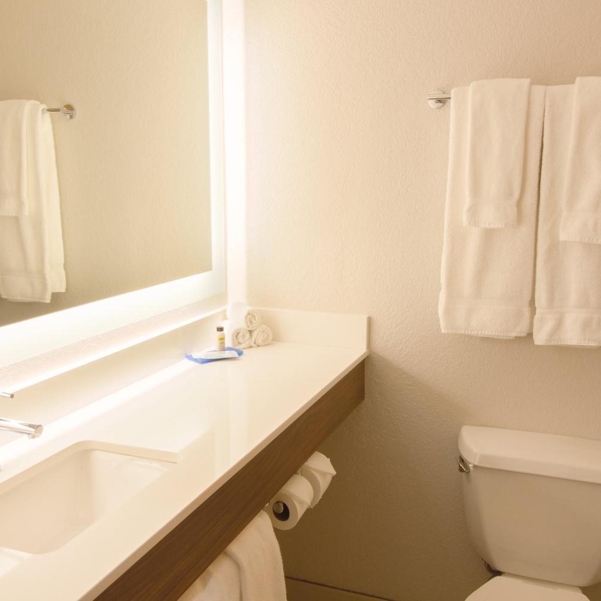 holiday inn express and suites worthington by ihg