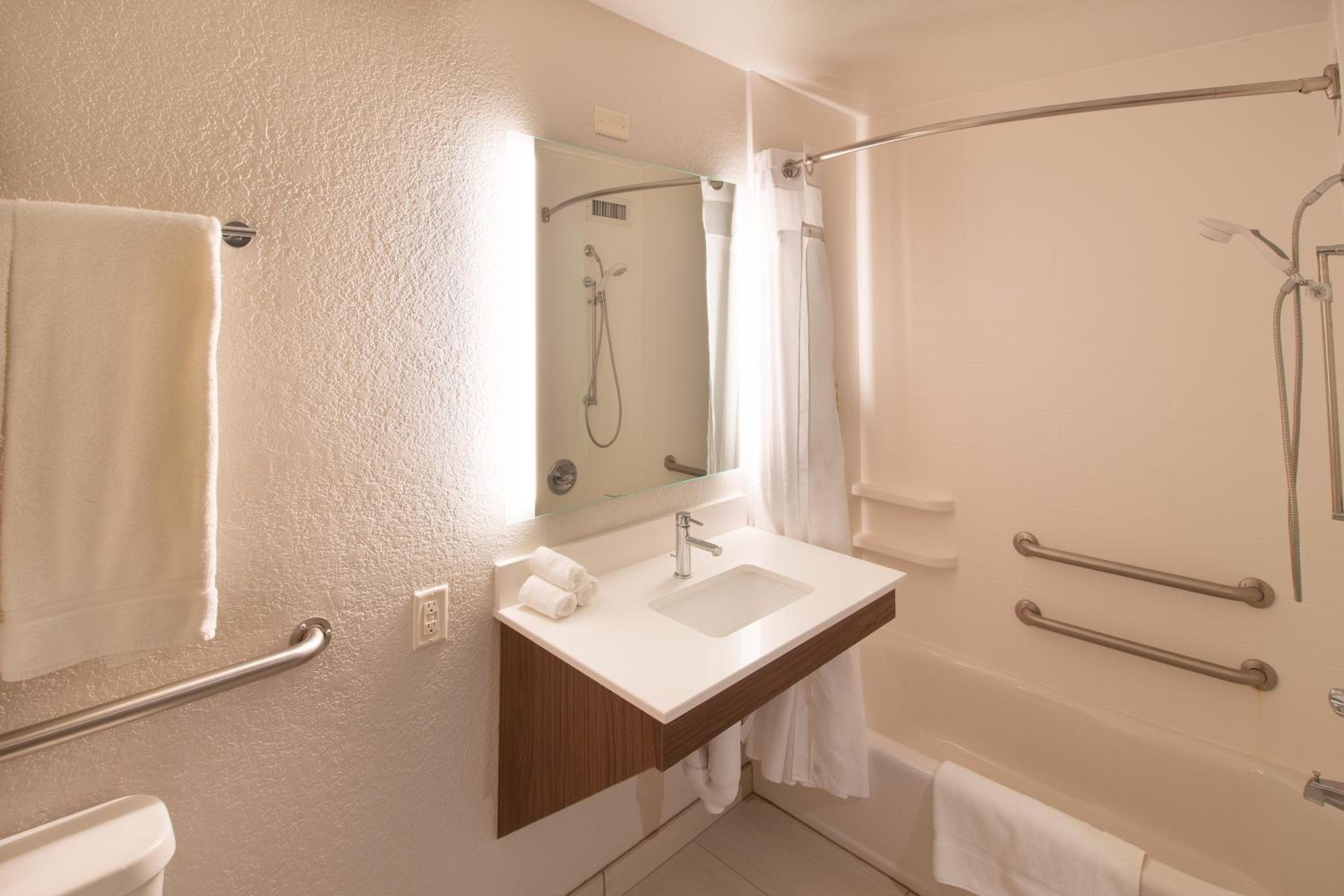 holiday inn express and suites worthington by ihg