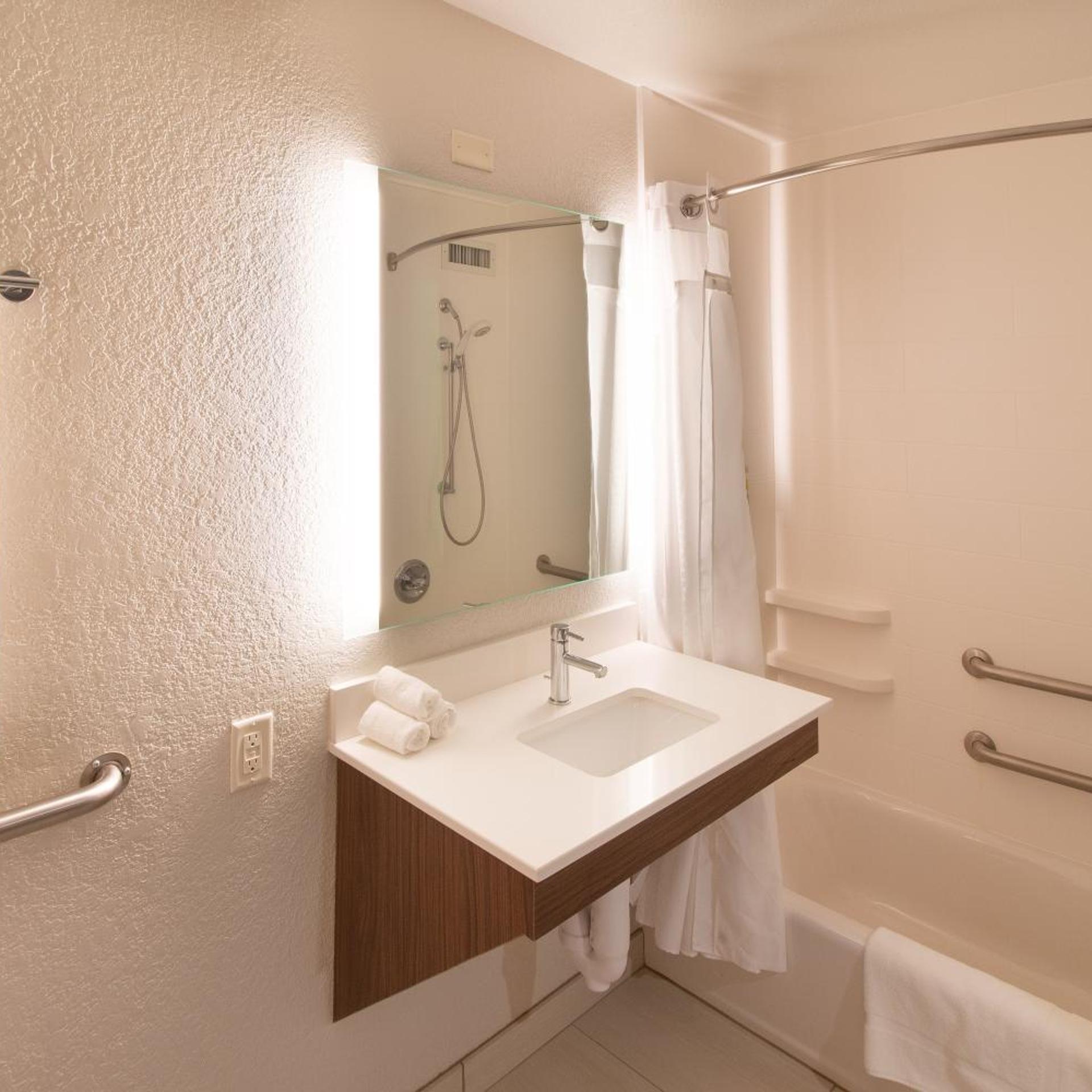 holiday inn express and suites worthington by ihg