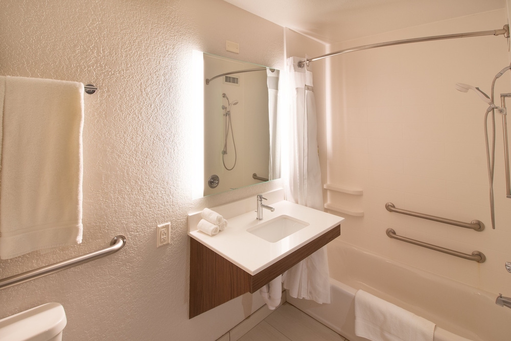 holiday inn express and suites worthington by ihg
