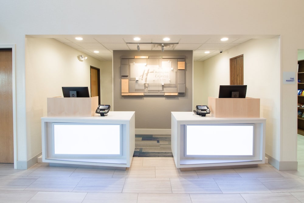 holiday inn express and suites worthington by ihg