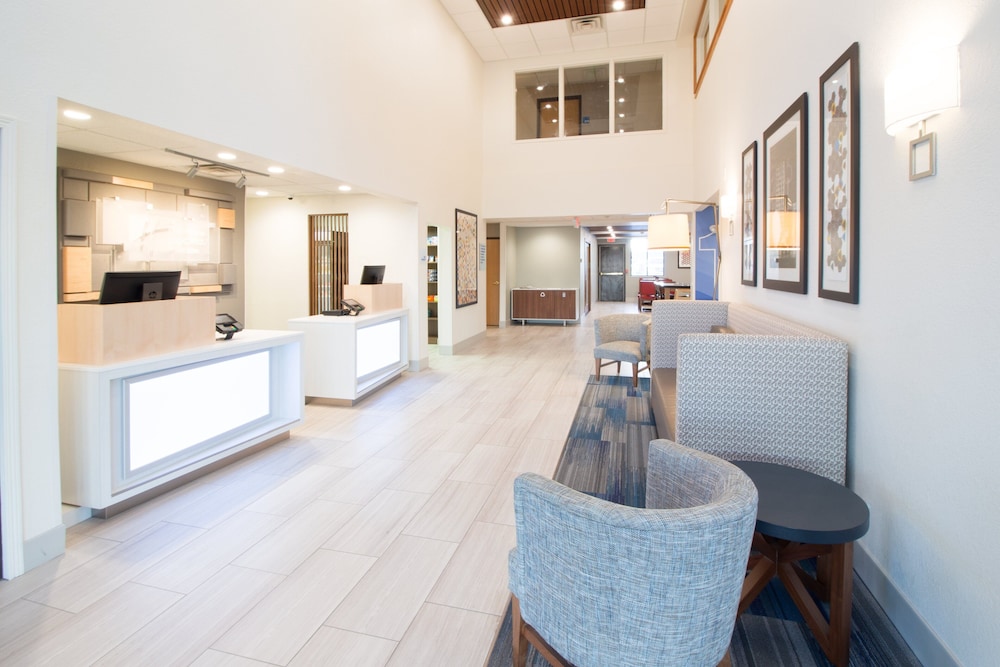 holiday inn express and suites worthington by ihg