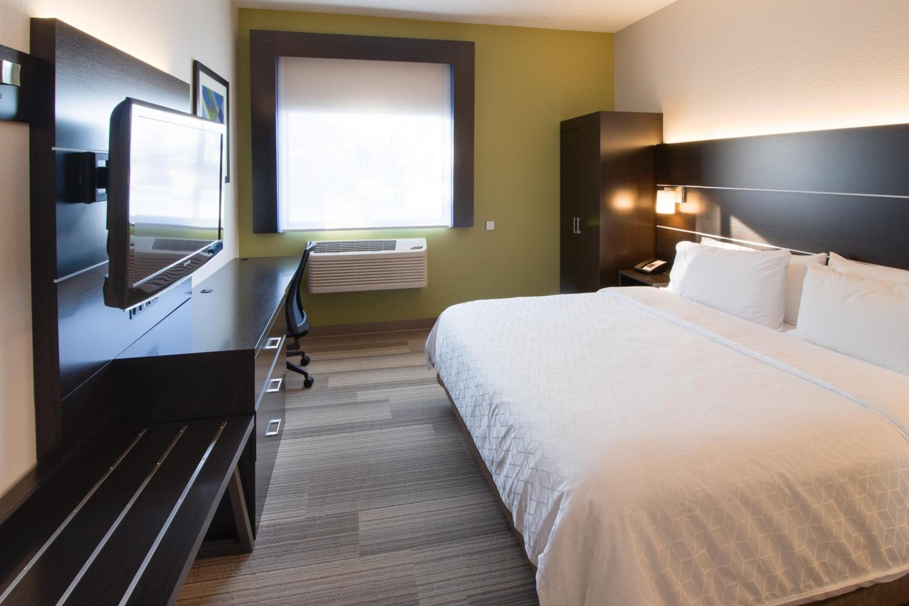 holiday inn express and suites worthington by ihg