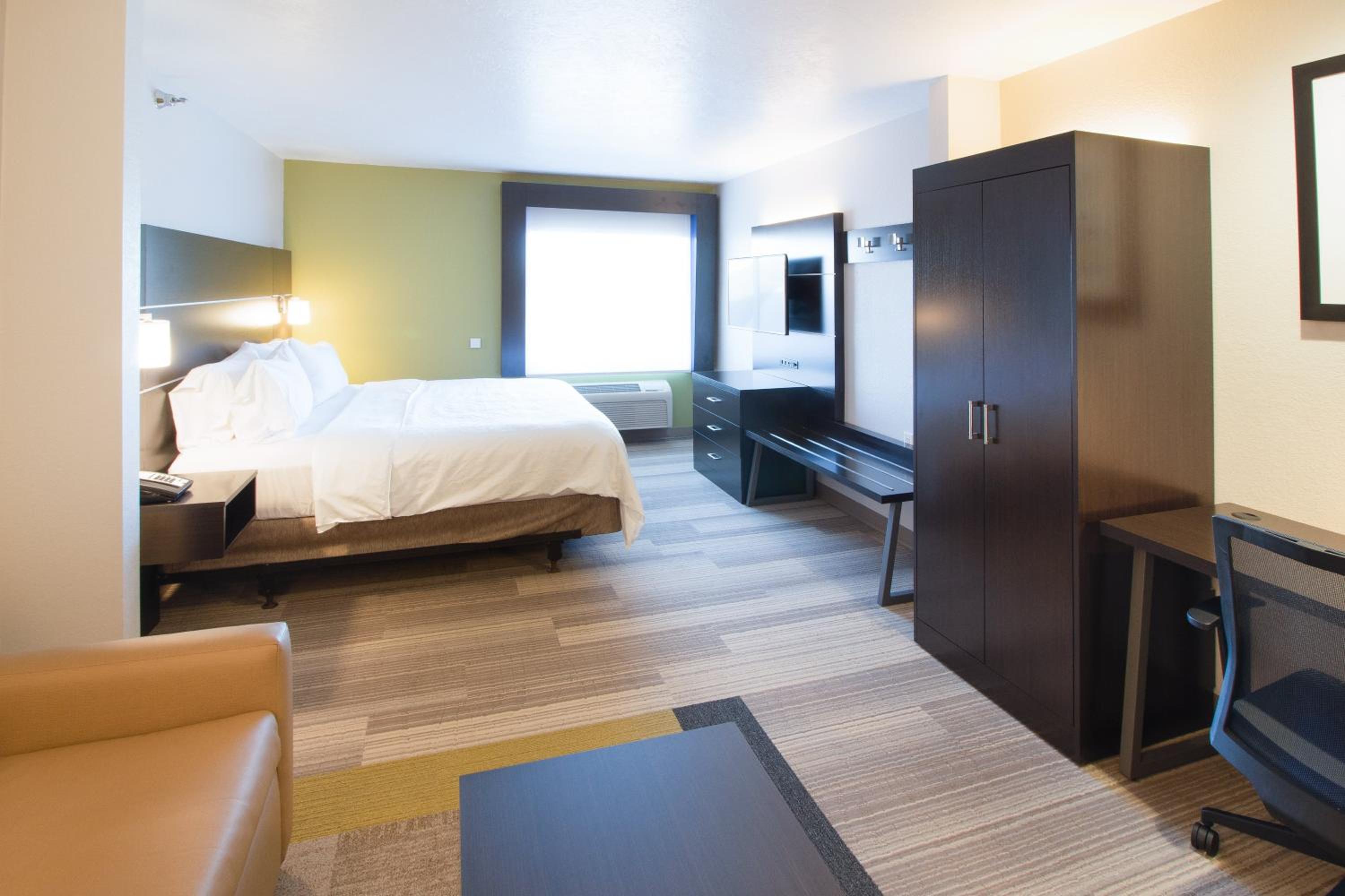 holiday inn express and suites worthington by ihg