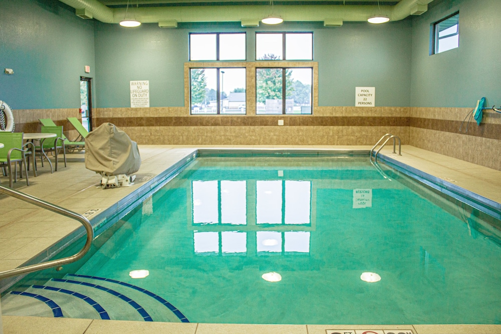 holiday inn express and suites worthington by ihg