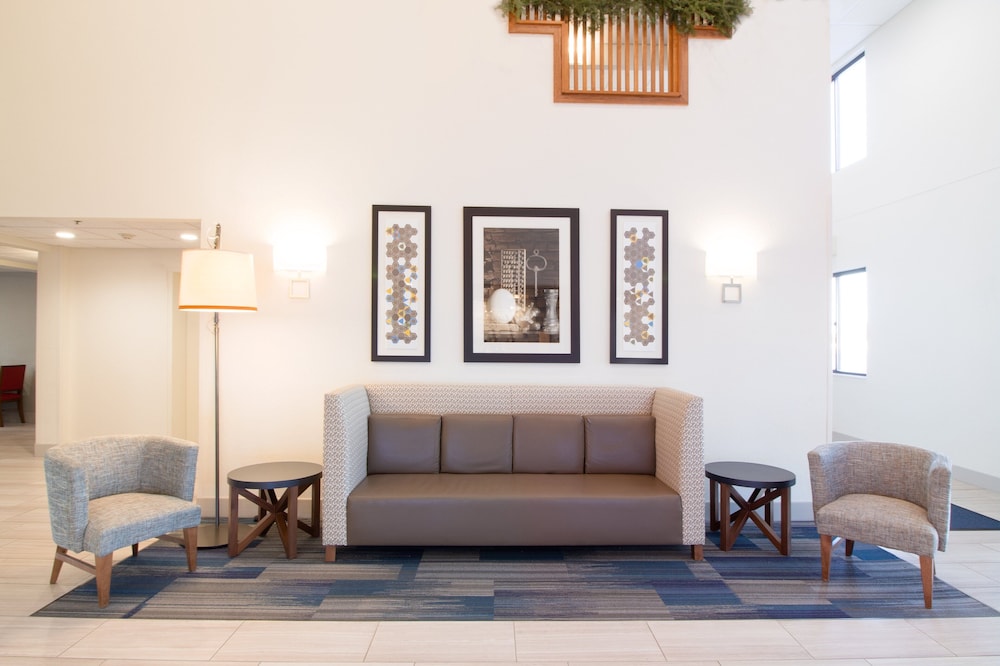 holiday inn express and suites worthington by ihg