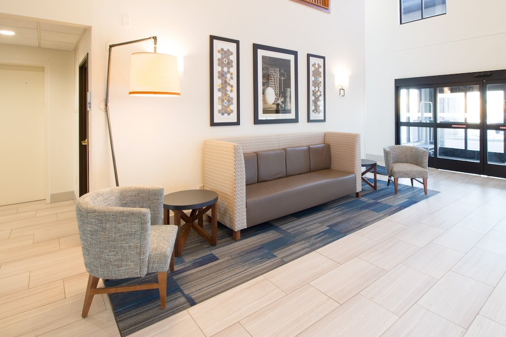 holiday inn express and suites worthington by ihg