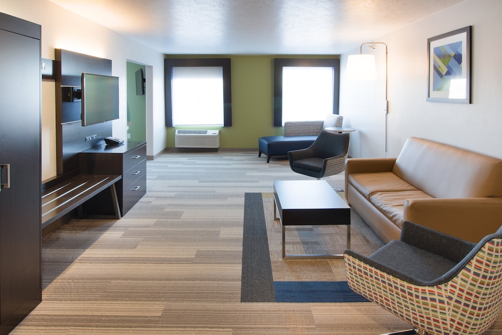 holiday inn express and suites worthington by ihg
