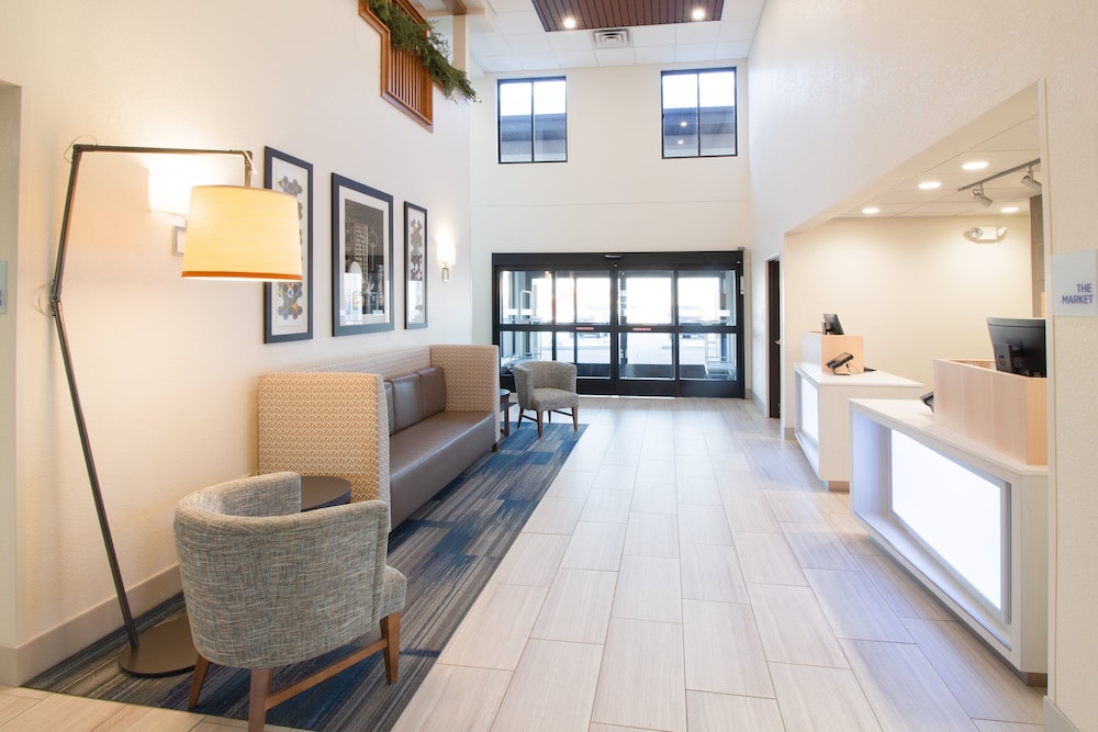 holiday inn express and suites worthington by ihg
