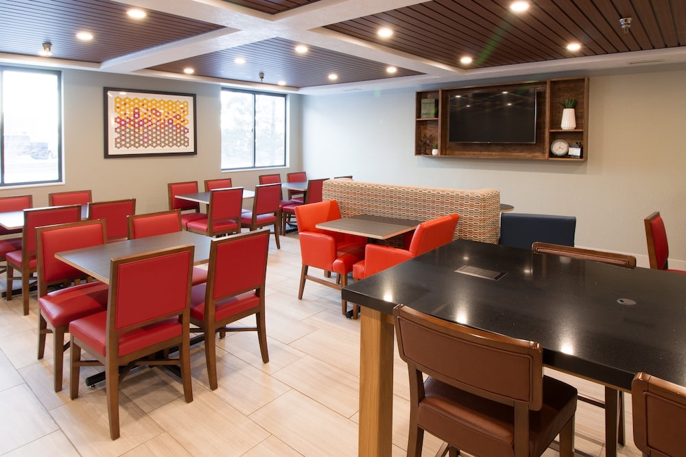 holiday inn express and suites worthington by ihg