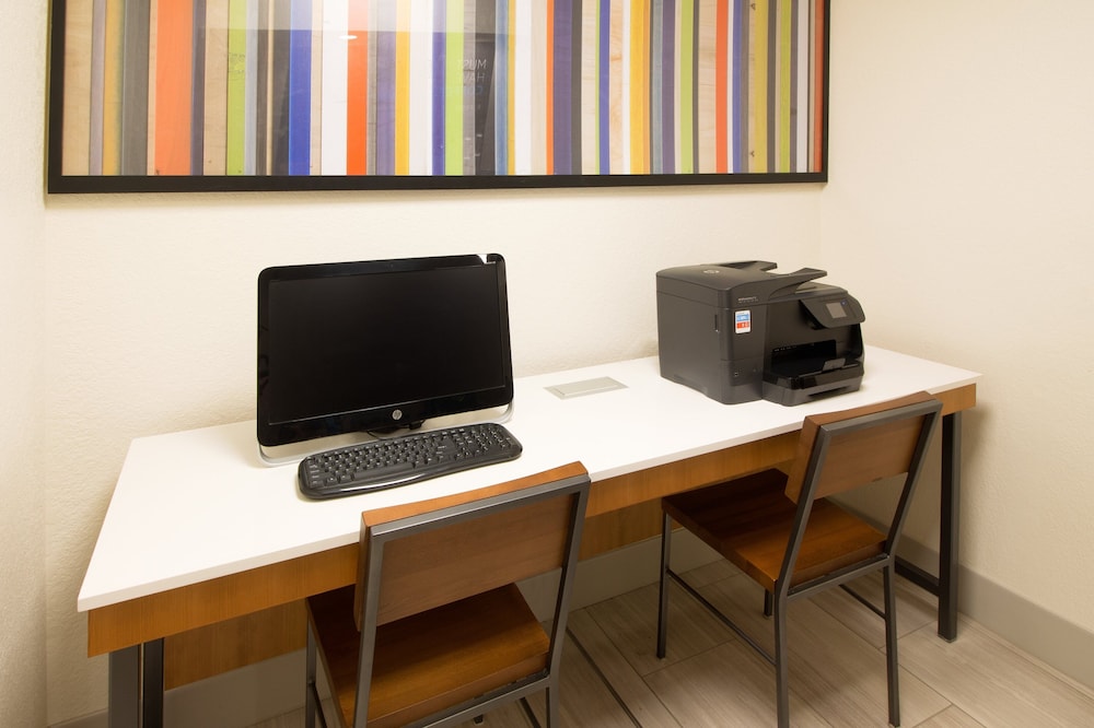 holiday inn express and suites worthington by ihg