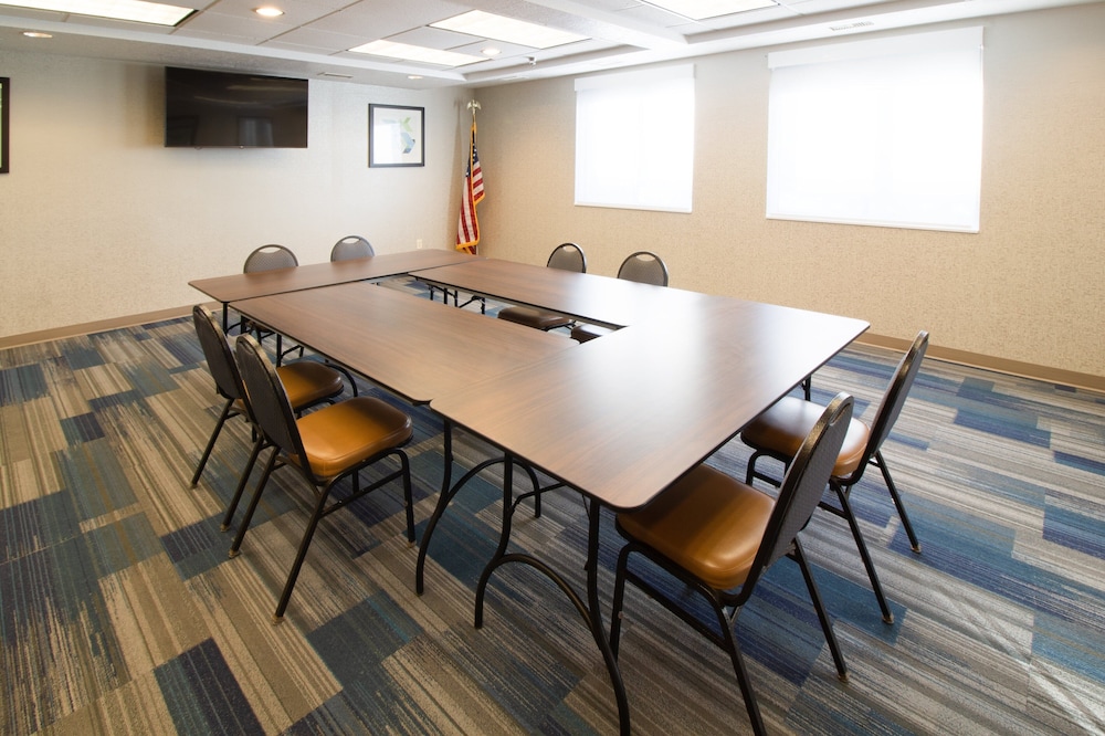 holiday inn express and suites worthington by ihg