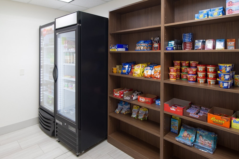 holiday inn express and suites worthington by ihg