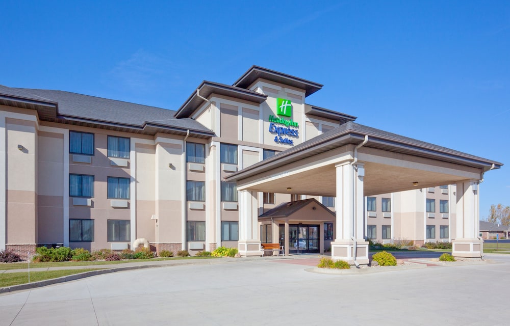 holiday inn express and suites worthington by ihg