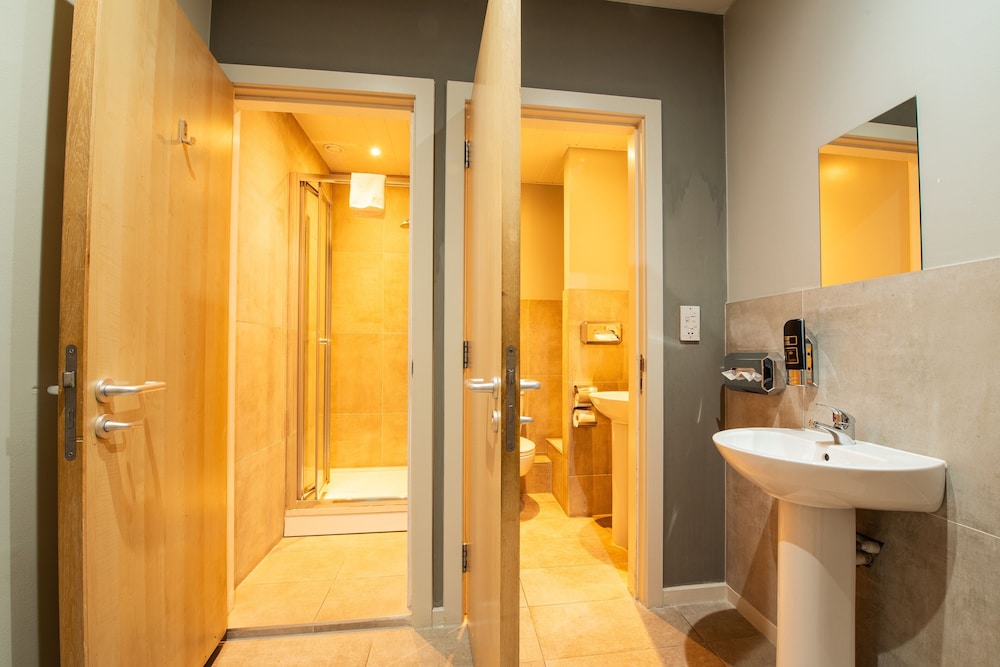 aando edinburgh city hostel